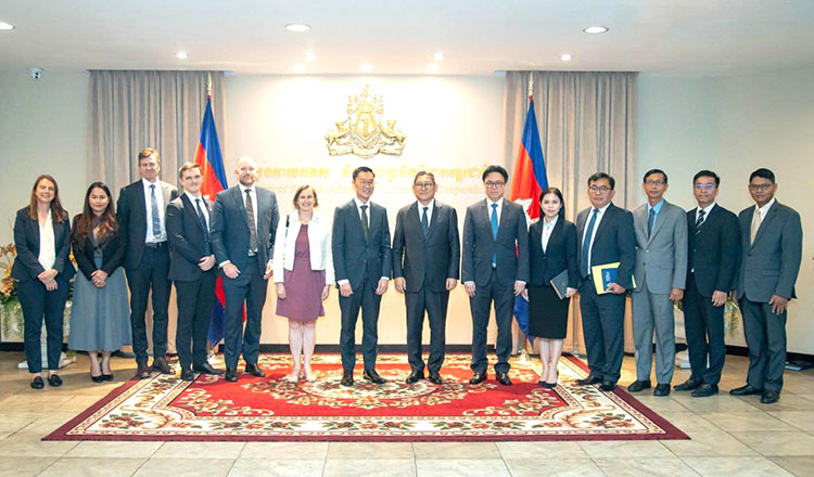 Cambodia, Australia reinforce economic ties at meeting